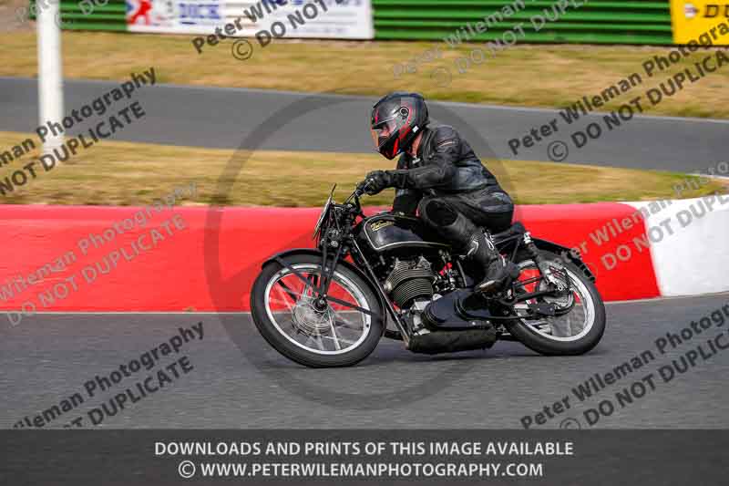 Vintage motorcycle club;eventdigitalimages;mallory park;mallory park trackday photographs;no limits trackdays;peter wileman photography;trackday digital images;trackday photos;vmcc festival 1000 bikes photographs
